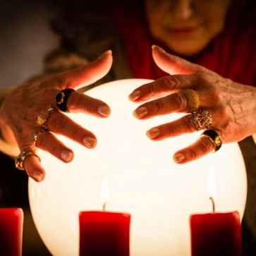  crystal ball gazer in south Delhi